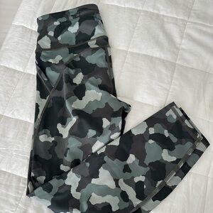 Athleta lightening camo tights size small.